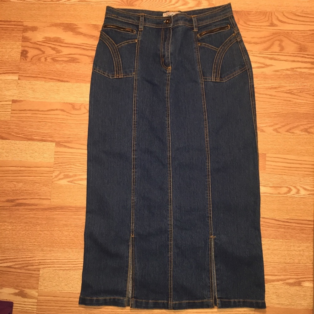 (No Fuze) Blue Denim Skirt w/ Gold Stitching 14/16
